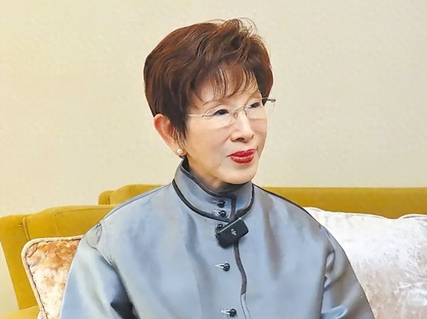 沪深优配 洪秀柱凌晨怒斥民进党: 纪念先烈要你批准? 45个方队碾碎台独幻想